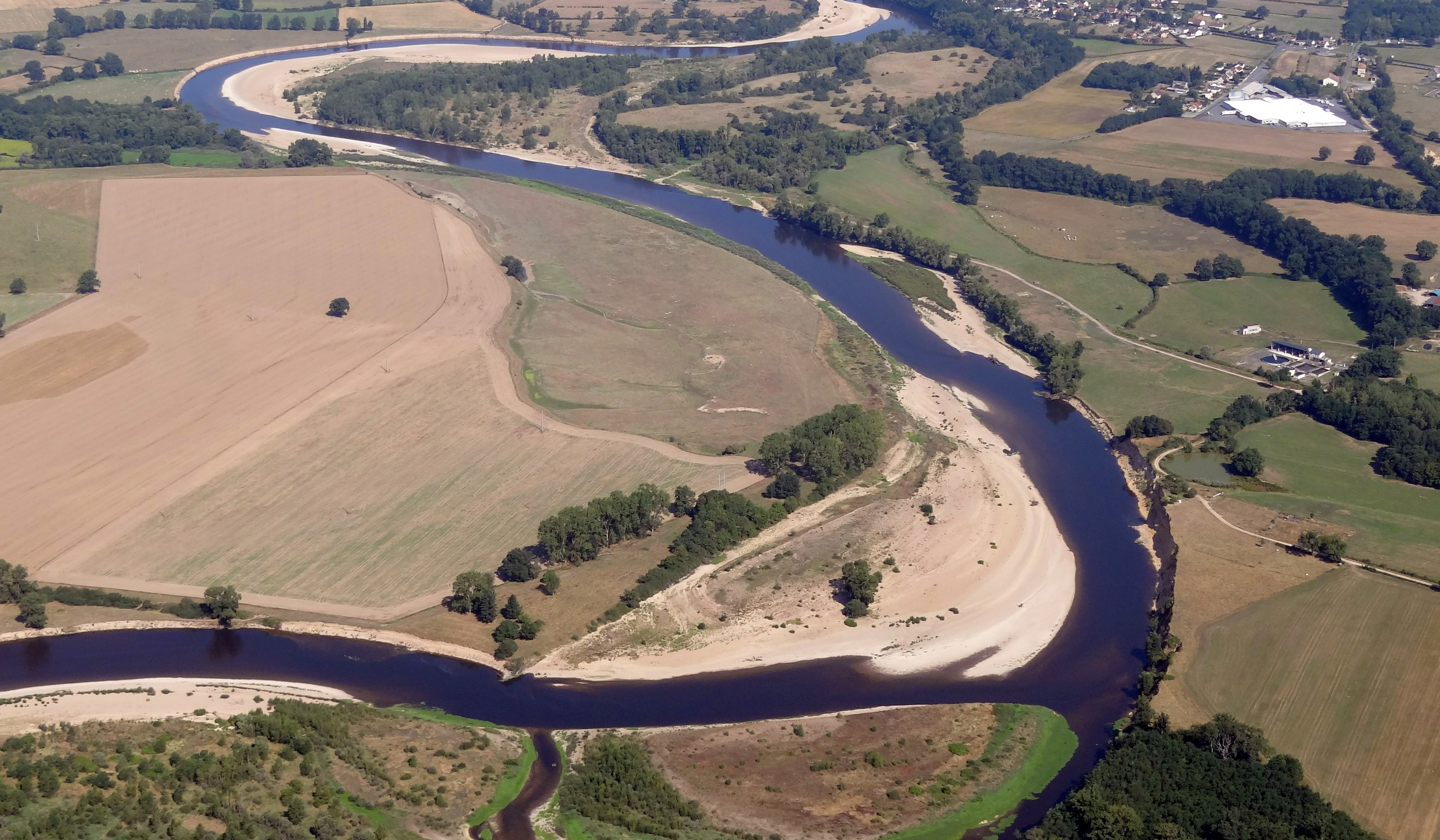 La vallée de la Loire recèle un riche patrimoine naturel reconnu par de multiples inventaires ou protections : réseau Natura 2000, les inventaires ZNIEFF, ZICO et Zones humides. Site du Fleury à Bourbon-Lancy en grand format (nouvelle fenêtre)