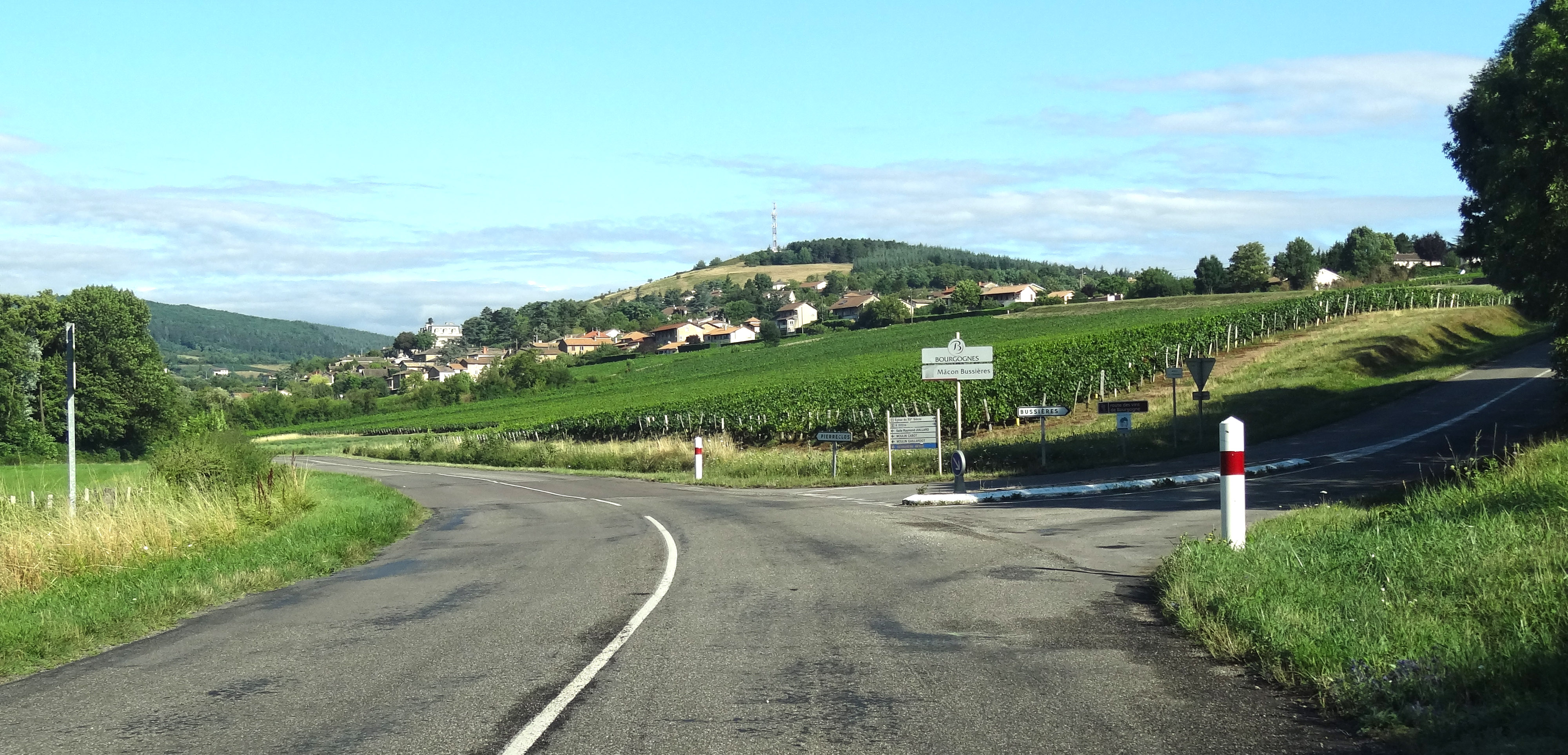 La route de fond de vallée