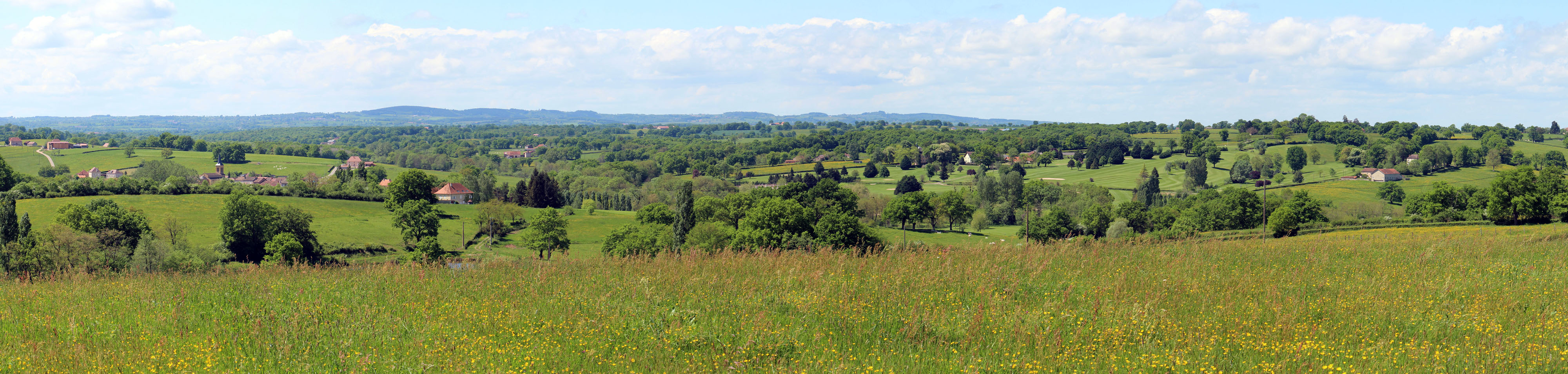 Les Marches du Bourbonnais sont structurées par de petits vallons parallèles rejoignant la Loire. Céron et le vallon de l'Urbise