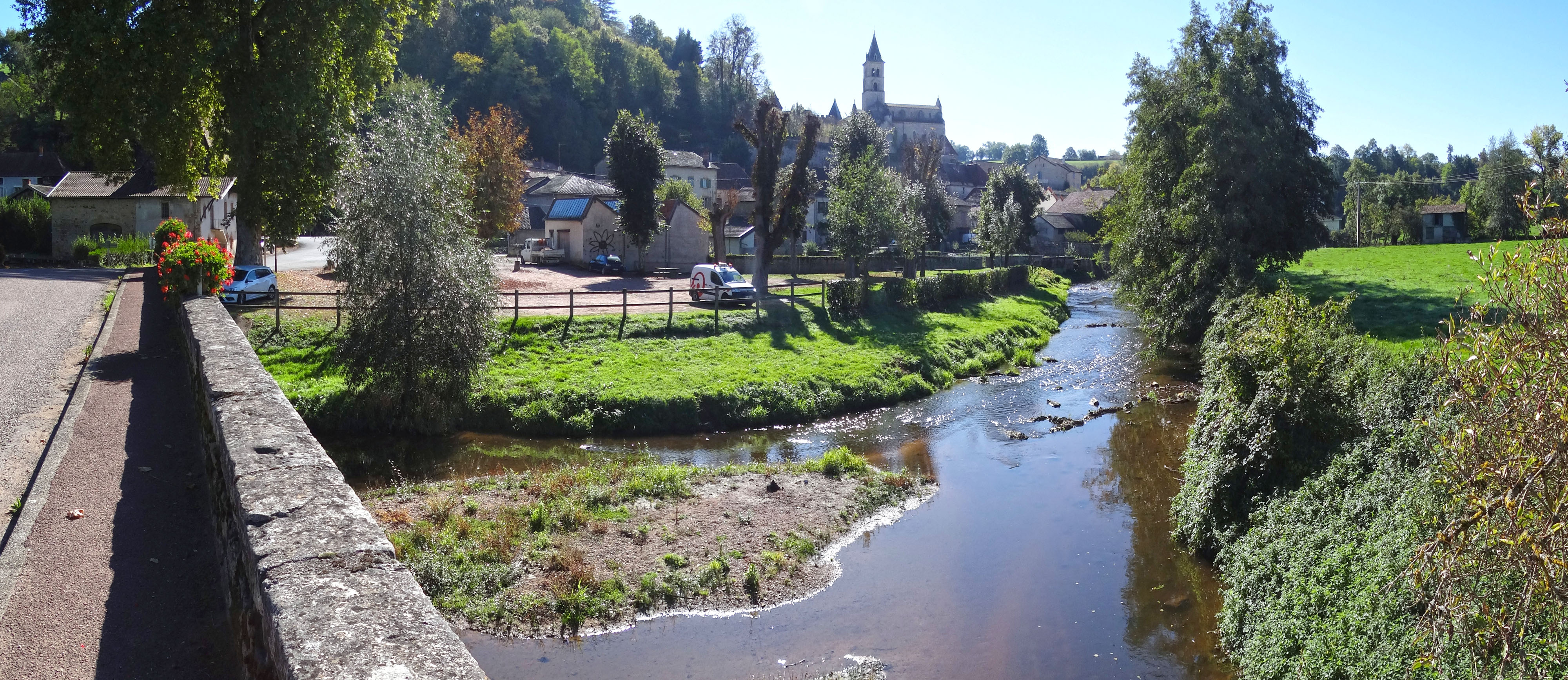 Le village de fond de vallée
