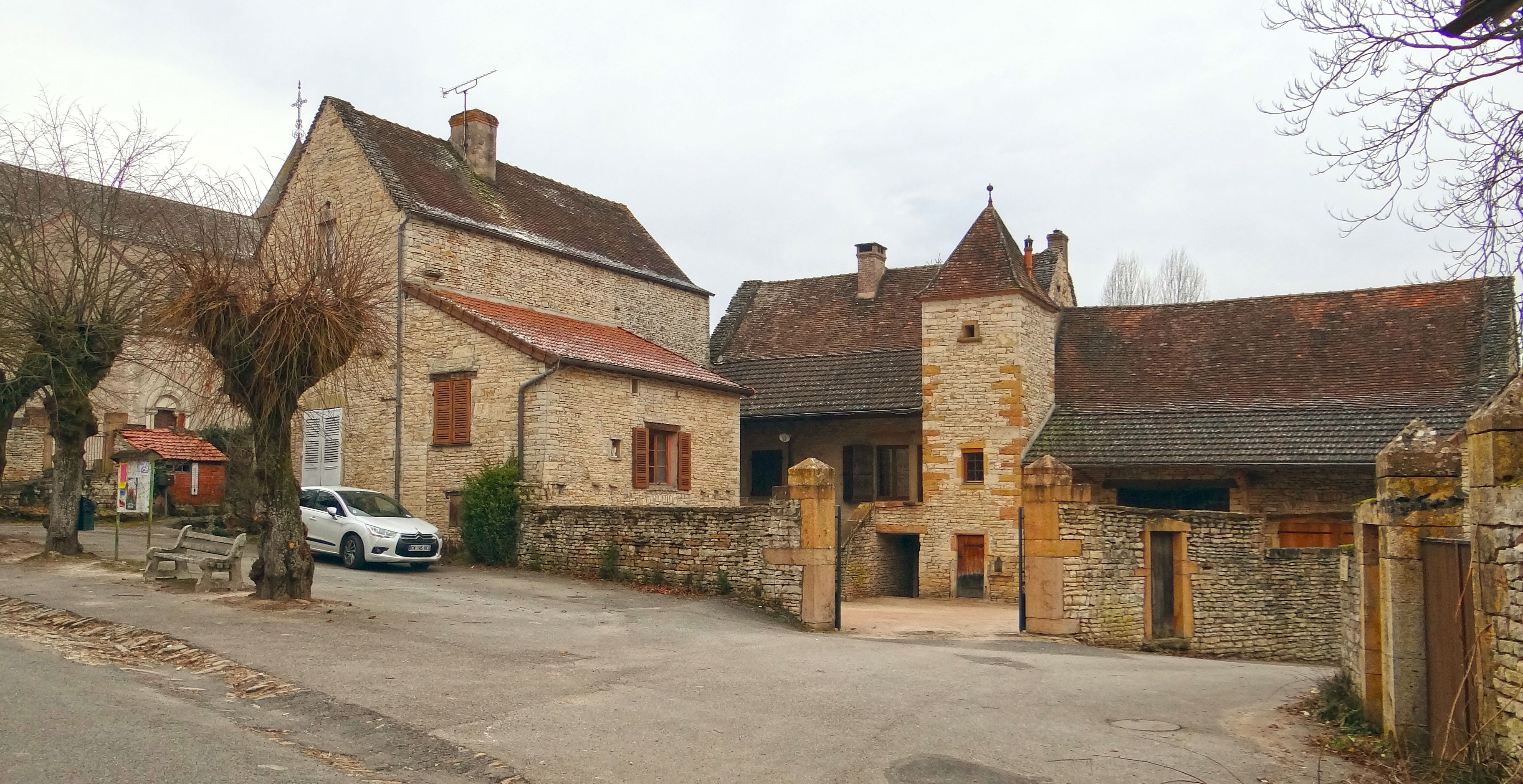 La ferme à galerie et pigeonnier