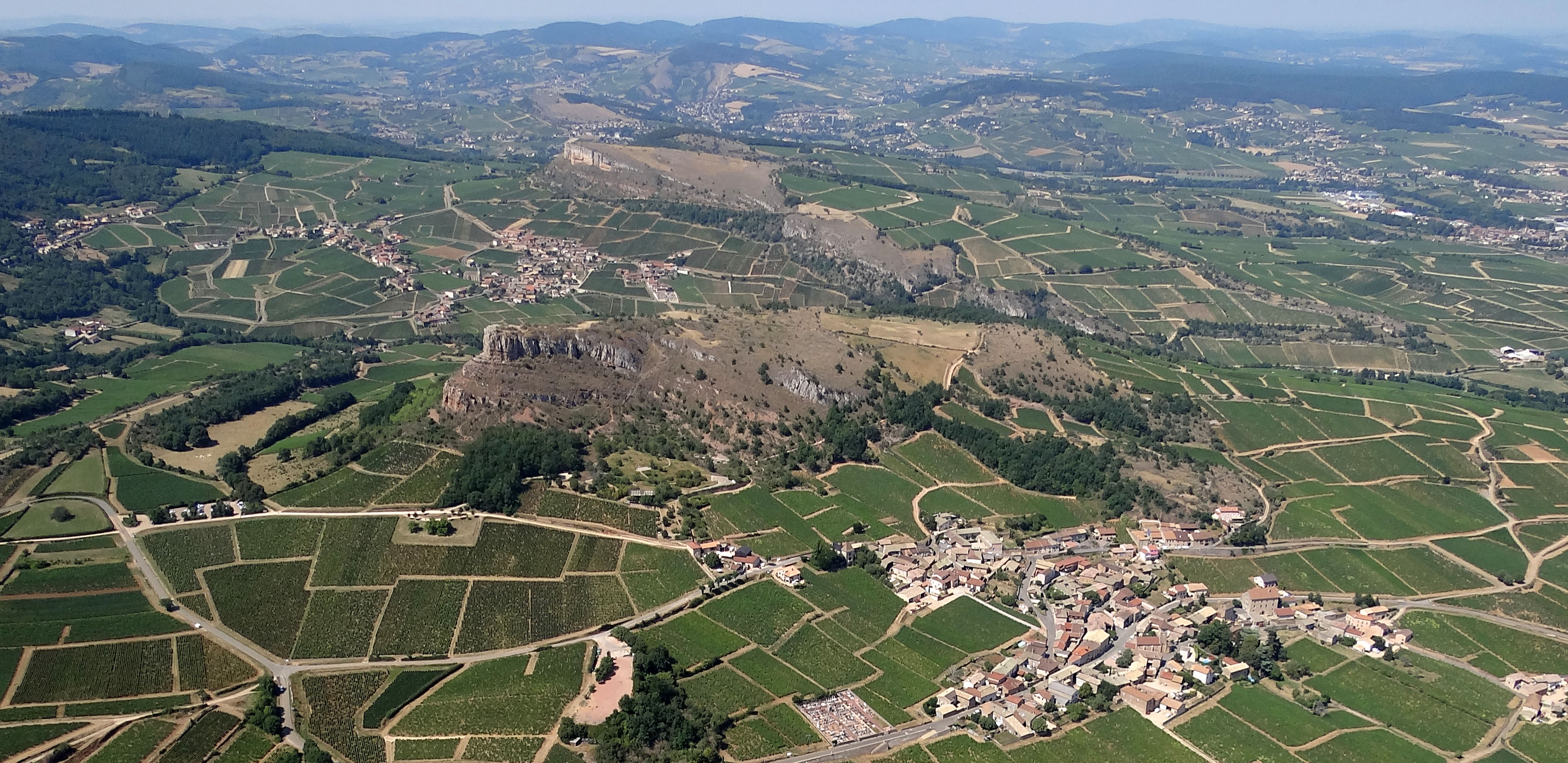 Les roches des Solutré-Pouilly-Vergisson constituent un site patrimonial majeur de Saône-et-Loire