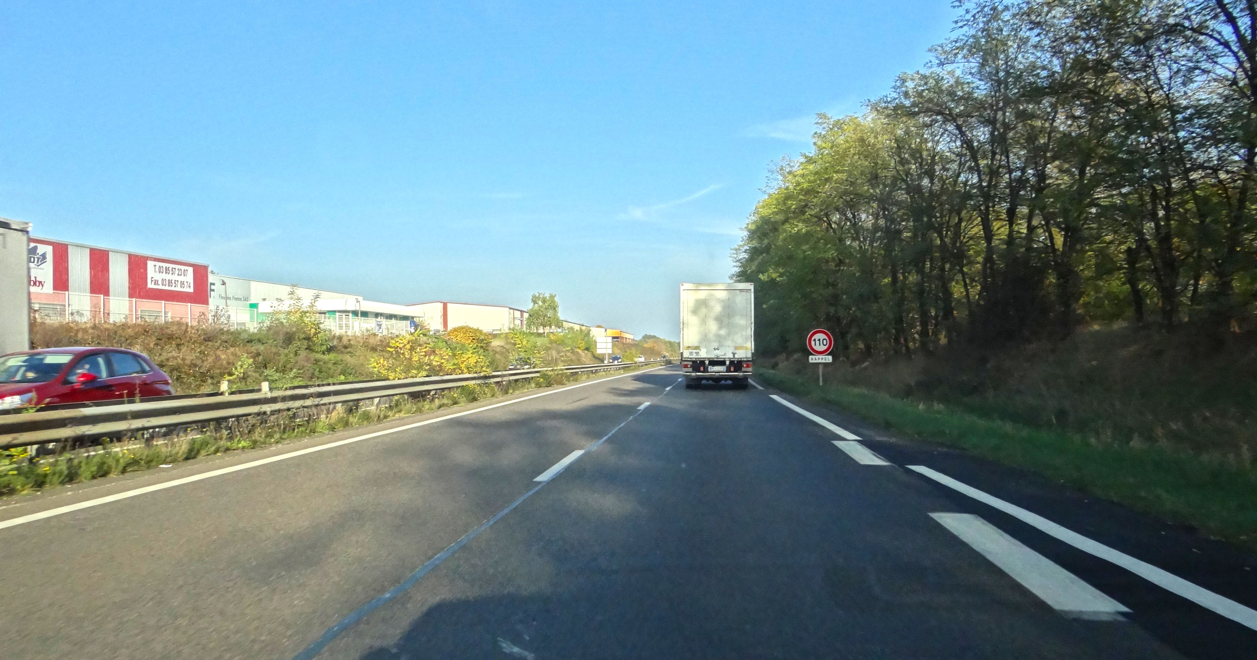 La voie autoroutière