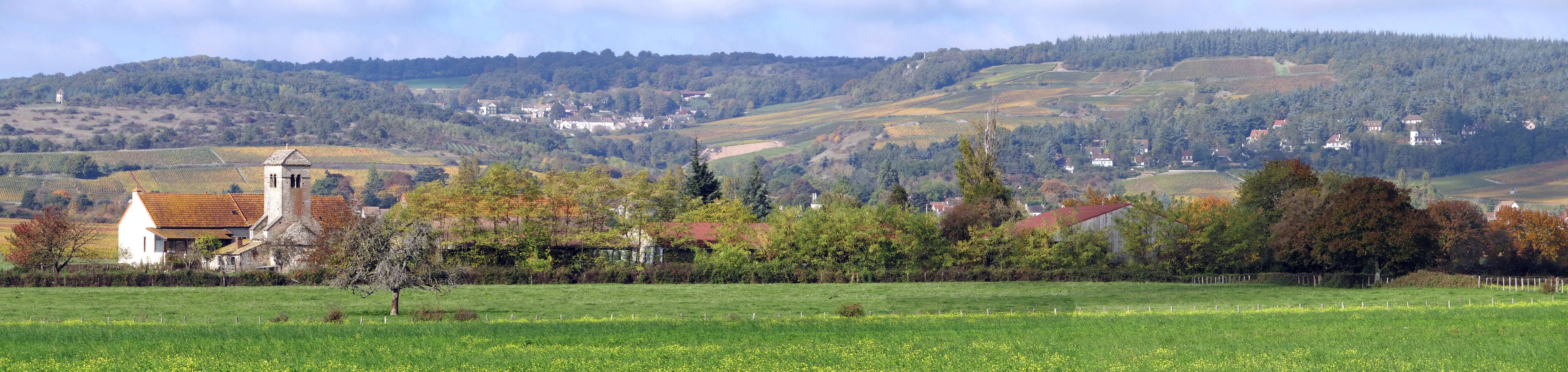 De nombreux vallons entaillent le relief de la Côte. Vallon de Russilly. Givry