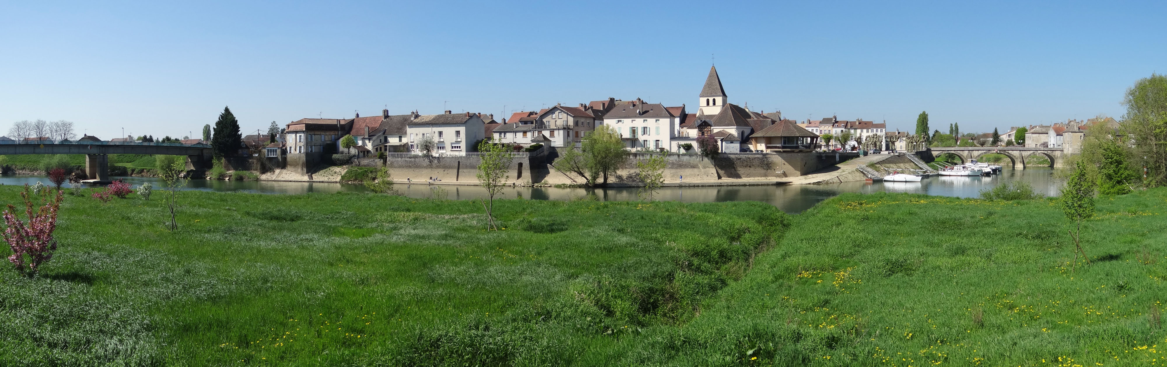Le village au bord de l’eau