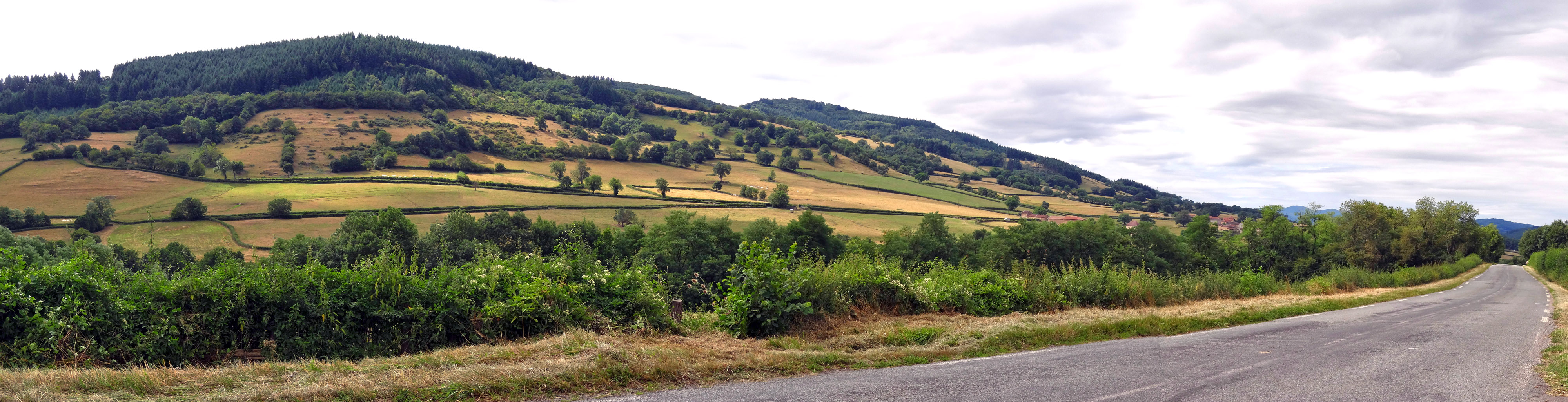 La route de fond de vallée