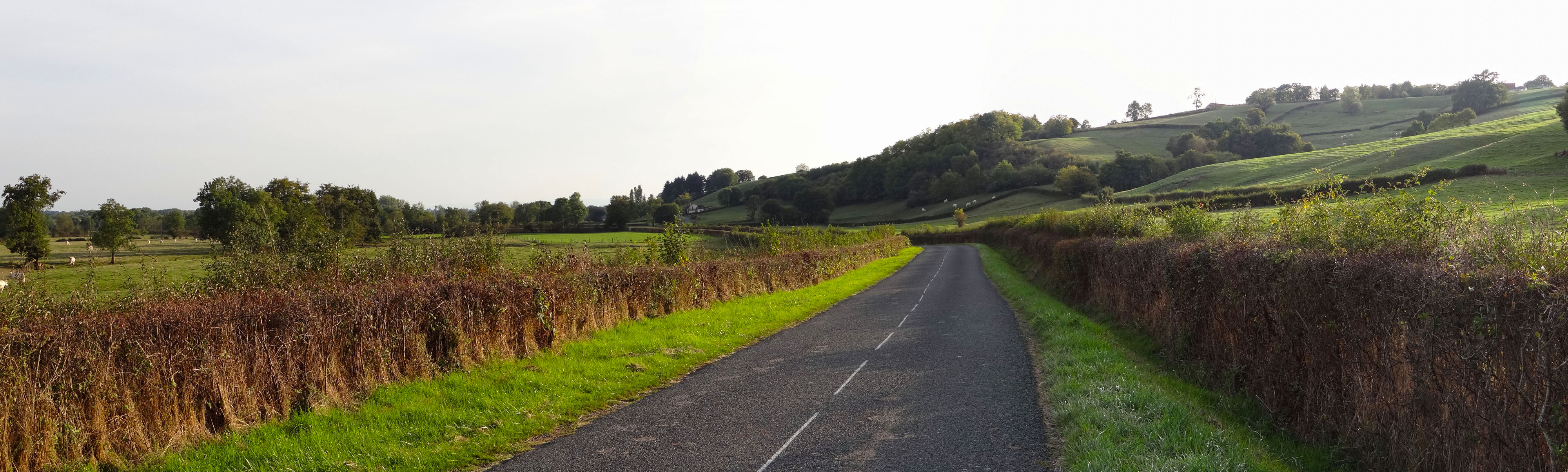 La route de fond de vallée