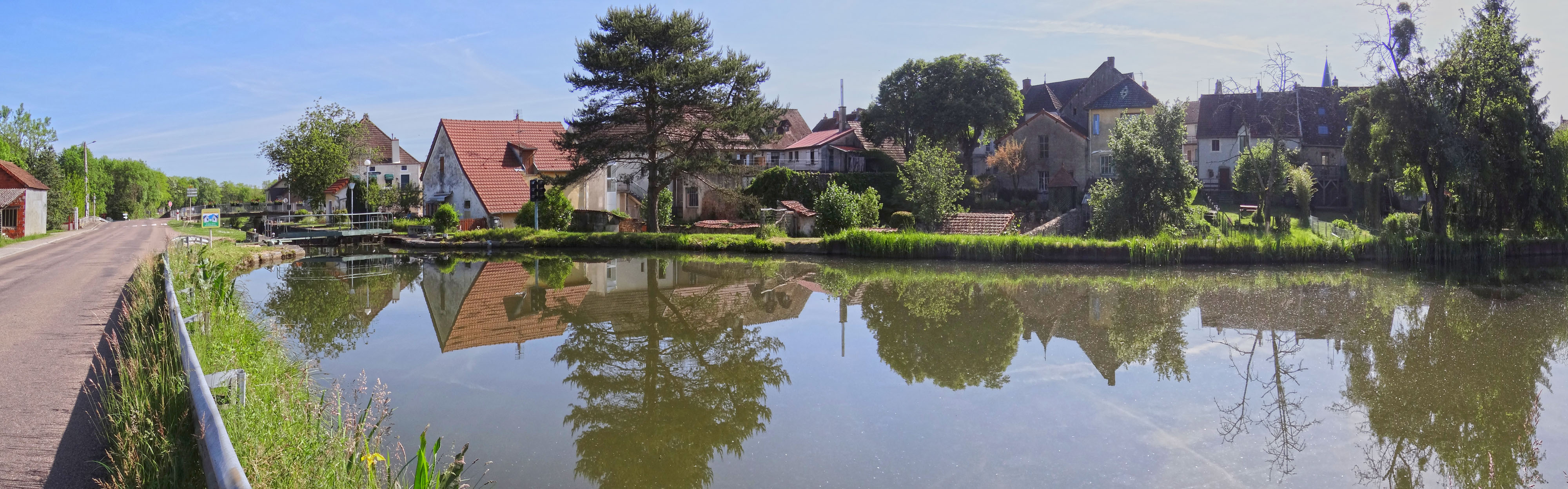 Le village de fond de vallée