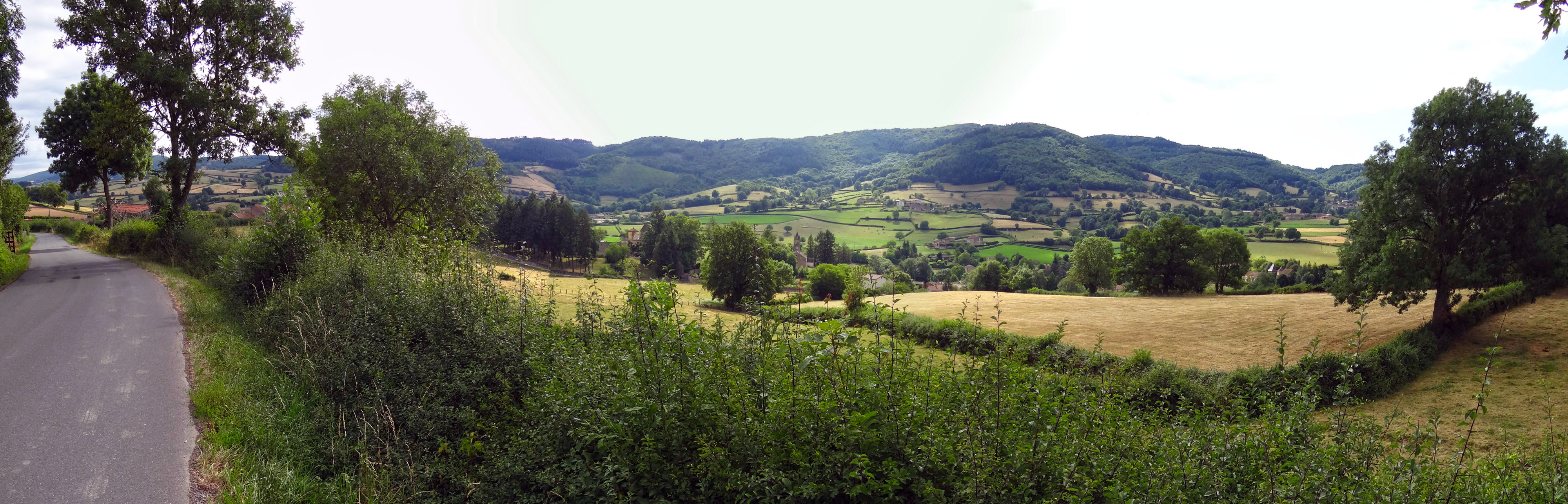 Entre côtes viticoles et Charolais-Brionnais, les vallées du Clunisois forment une transition orientée nord-Sud. St-Point