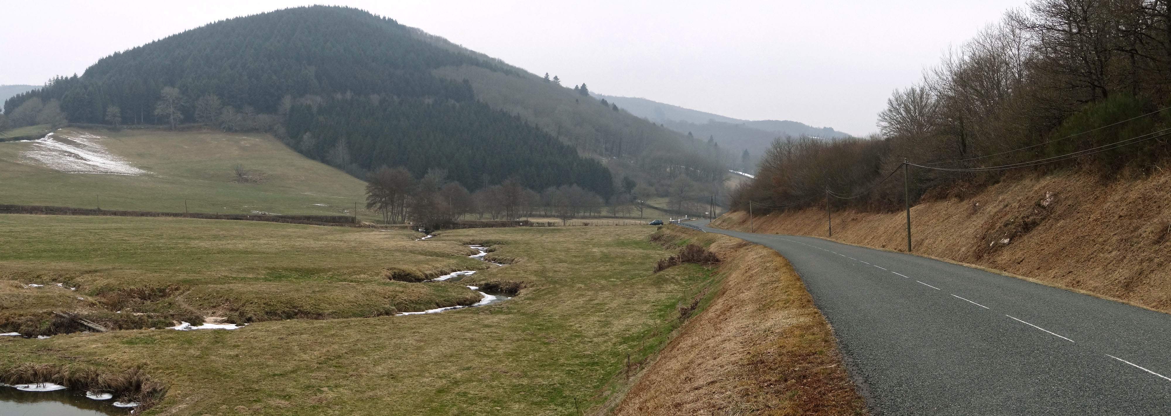La route de fond de vallée