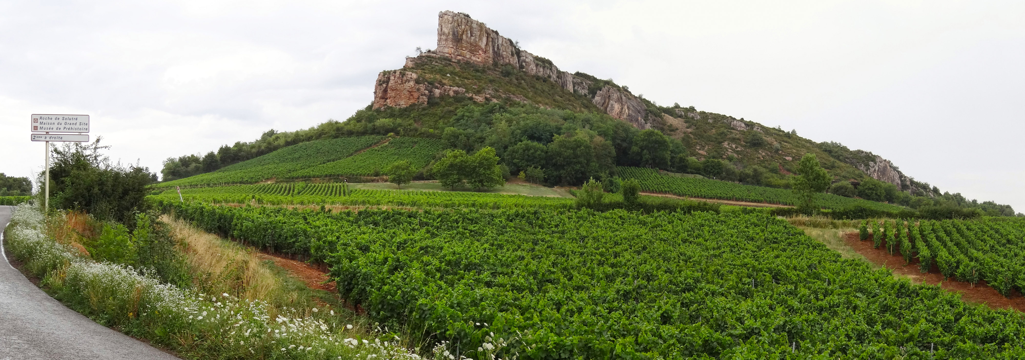 La roche de Solutré La roche de Solutré