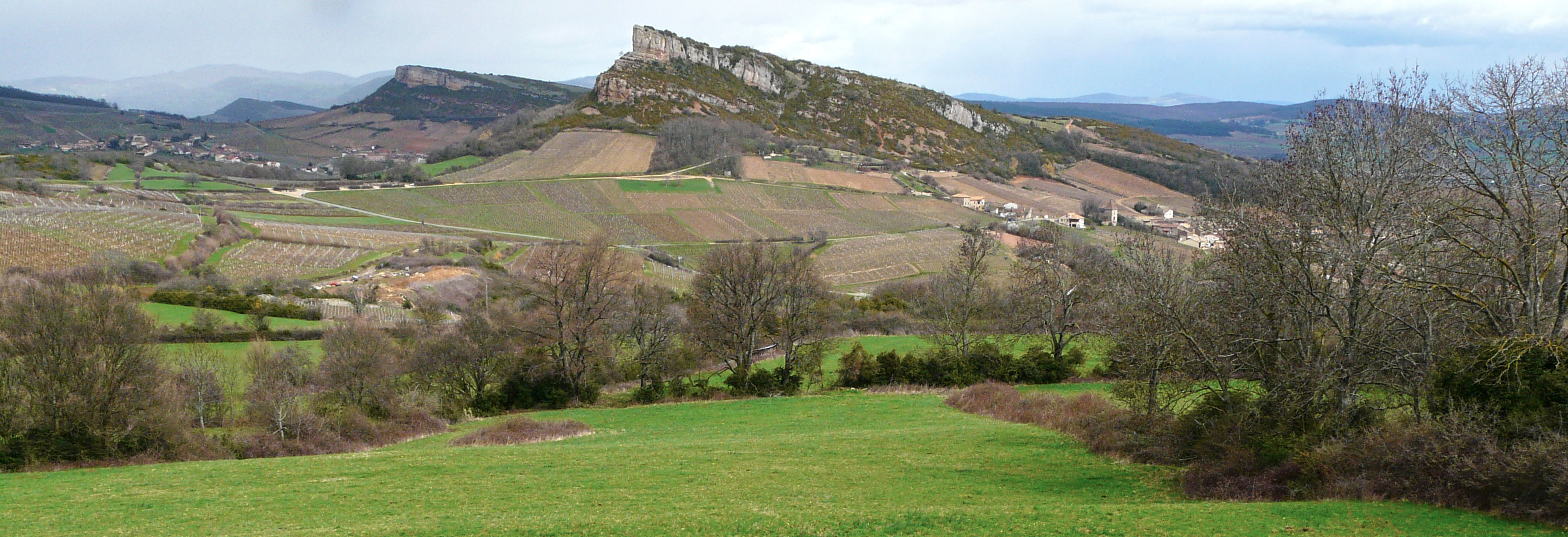 Les roches aux silhouettes remarquables sont à la fois repères et belvédères dans le paysage. Solutré-Pouilly